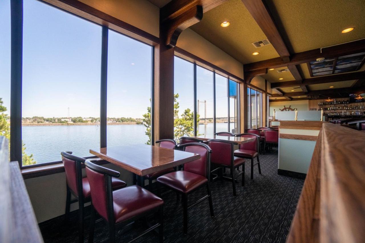 Clover Island Inn Кениуик Екстериор снимка