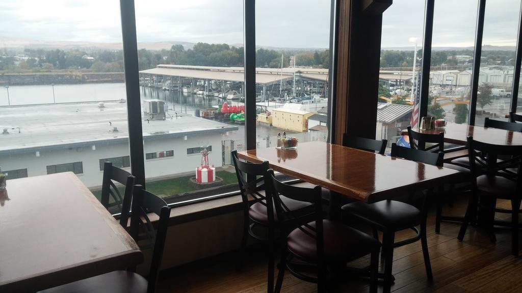 Clover Island Inn Кениуик Екстериор снимка