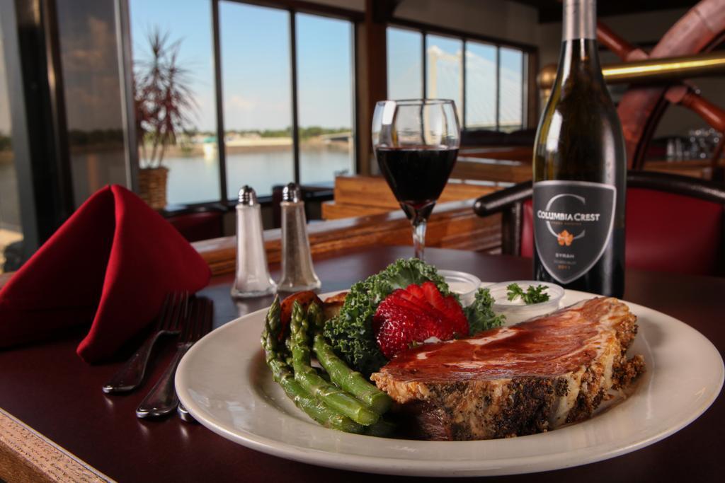 Clover Island Inn Кениуик Екстериор снимка