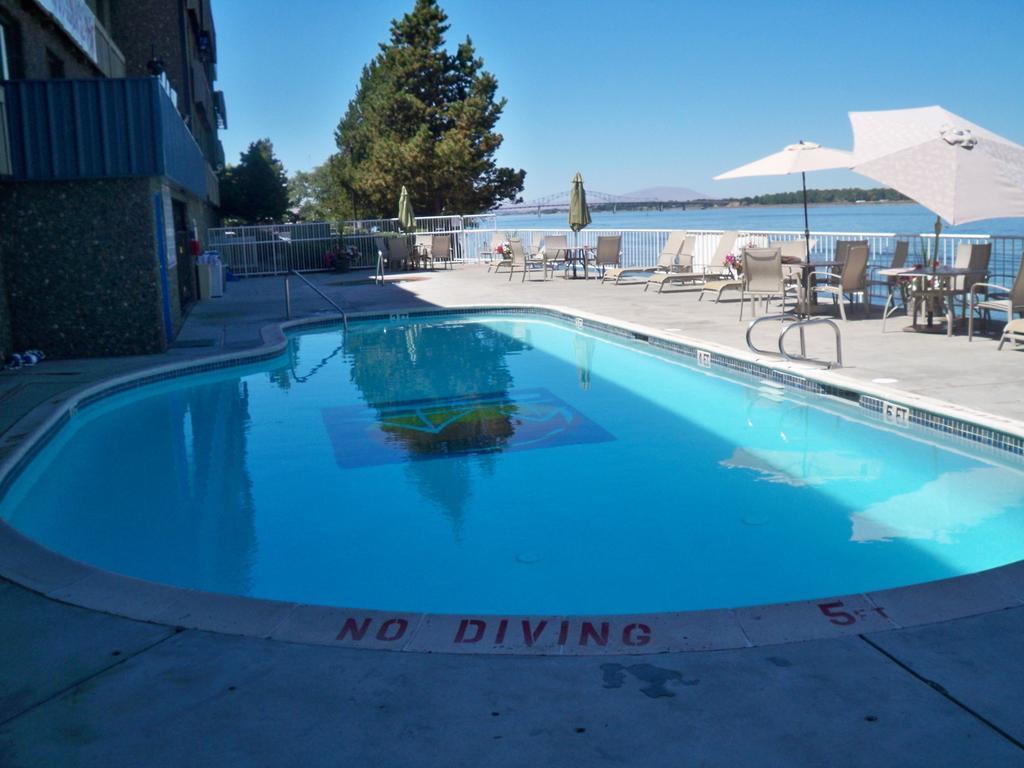 Clover Island Inn Кениуик Екстериор снимка